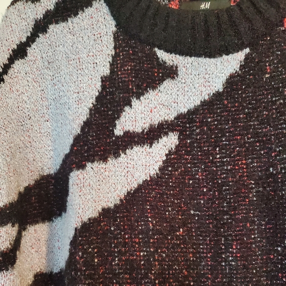 OVERSIZED FLORAL SWEATER - Picture 4 of 4